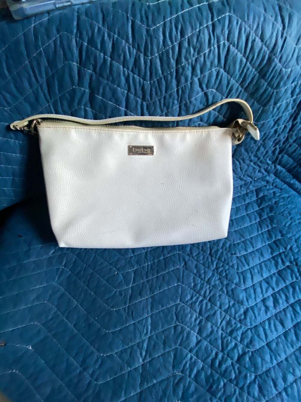 Bebe Los Angeles Ivory Pebbled Faux Leather Wristlet Clutch